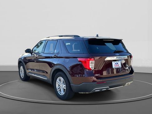 Used 2022 Ford Explorer XLT w/ Equipment Group 202A image 7