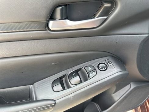 Used 2025 Nissan Altima 2.5 SV FWD image 4