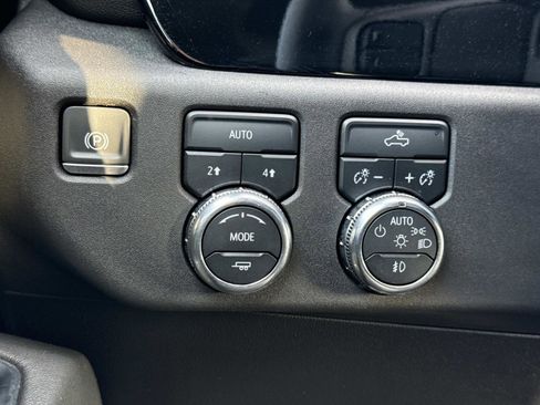 Used 2024 GMC Sierra 1500 Elevation image 11