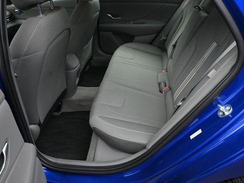 Certified 2025 Hyundai Elantra SEL image 21