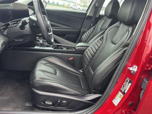 Used 2025 Hyundai Elantra Limited FWD image 9