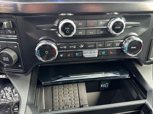 New 2026 Ford F250 Lariat w/ Black Appearance Package image 24