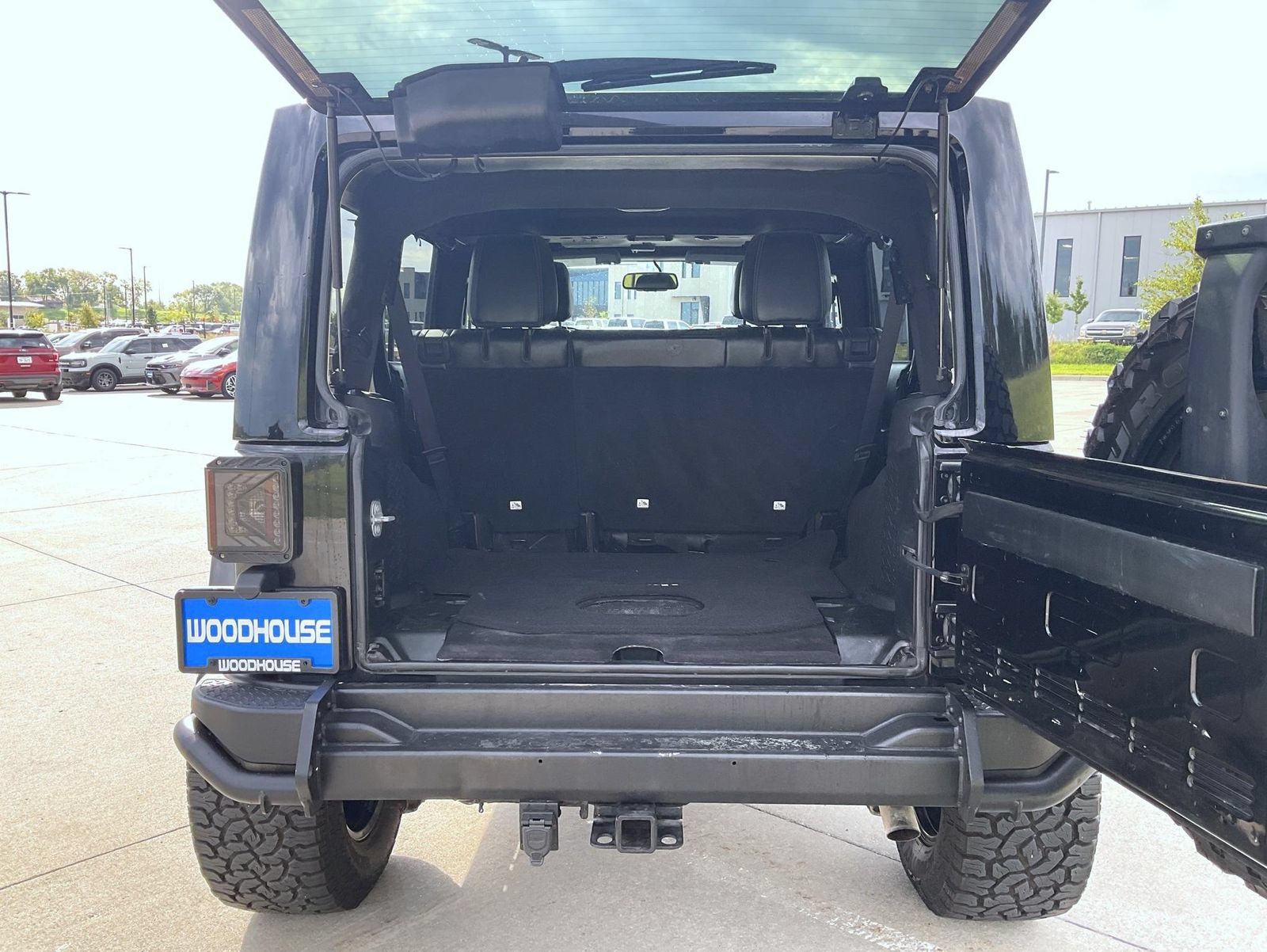 Used 2017 Jeep Wrangler Unlimited Sahara AWD/4WD image 9