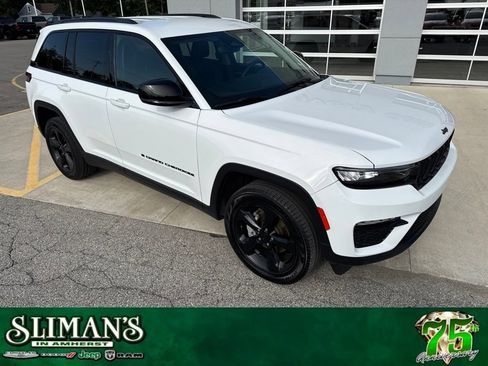 Used 2023 Jeep Grand Cherokee Limited w/ Black Appearance Package AWD/4WD image 1