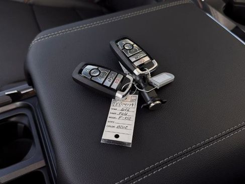 New 2026 Ford F250 Lariat w/ Black Appearance Package image 37