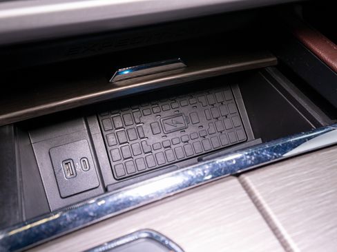 Used 2024 Ford Expedition Limited image 26