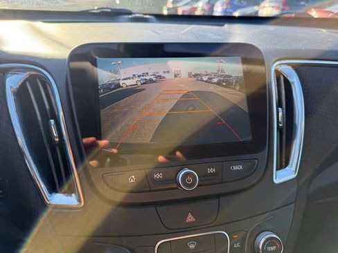 Used 2017 Chevrolet Malibu LT image 10