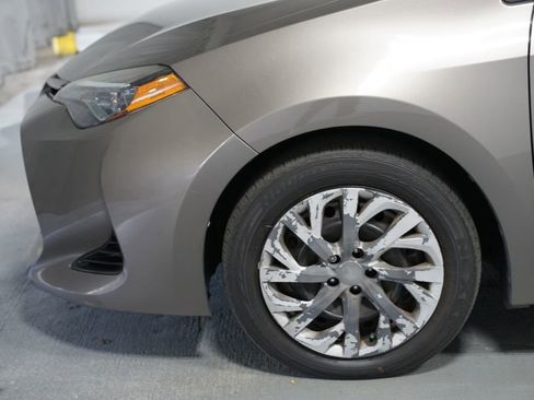 Used 2018 Toyota Corolla LE image 5