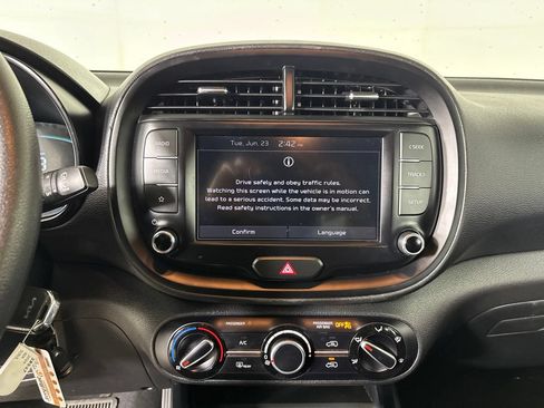 Used 2024 Kia Soul LX w/ Option Group 015 FWD image 15