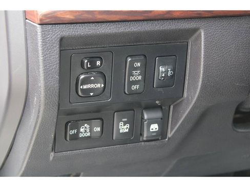 Used 2016 Toyota Tundra Limited w/ Limited Premium Package AWD/4WD image 15