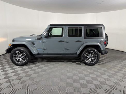 Used 2024 Jeep Wrangler Unlimited w/ Convenience Group AWD/4WD image 14