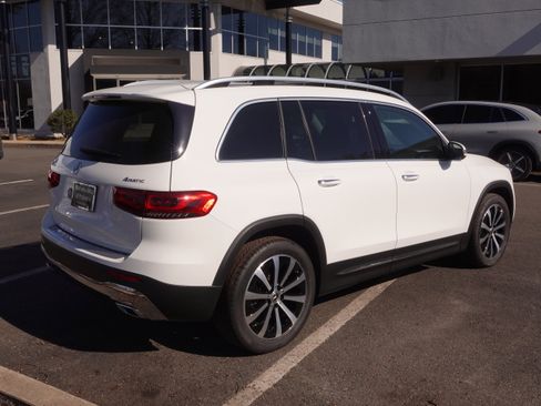 Certified 2022 Mercedes-Benz GLB 250 GLB 250 4MATIC SUV image 4