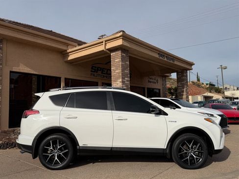 Used 2017 Toyota RAV4 SE image 6