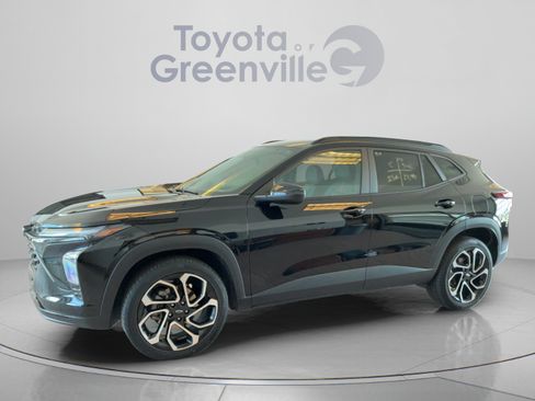 Used 2024 Chevrolet Trax RS w/ Driver Confidence Package FWD image 2