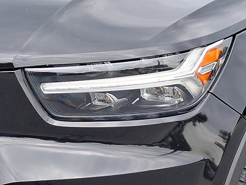 Used 2020 Volvo XC40 T5 R-Design w/ Protection Package Premier AWD/4WD image 9
