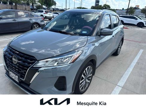 Used 2022 Nissan Kicks SV FWD image 1