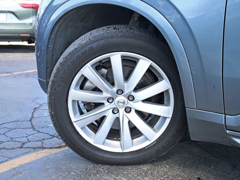 Used 2017 Volvo XC90 T6 Momentum w/ Vision Package image 16