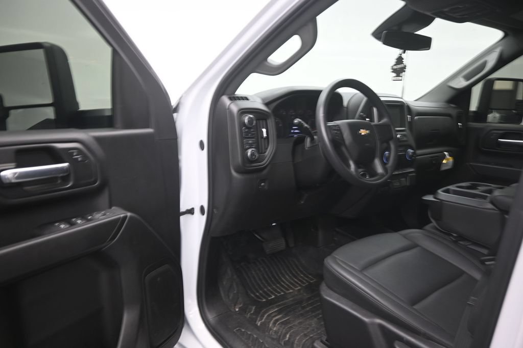 Used 2025 Chevrolet Silverado 3500 W/T AWD/4WD image 10