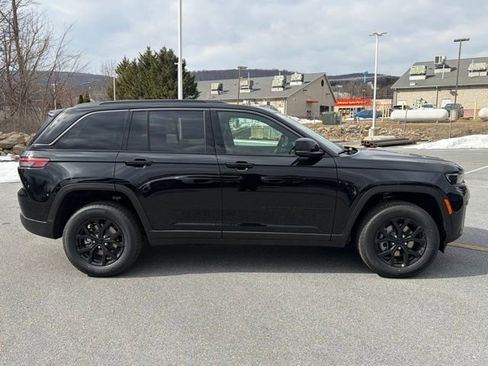 New 2026 Jeep Grand Cherokee Altitude AWD/4WD image 9