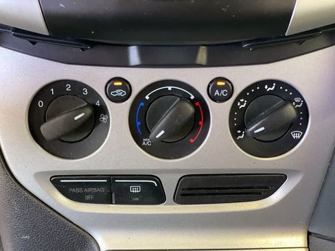 Used 2014 Ford Focus SE w/ SE Sport Package FWD image 20