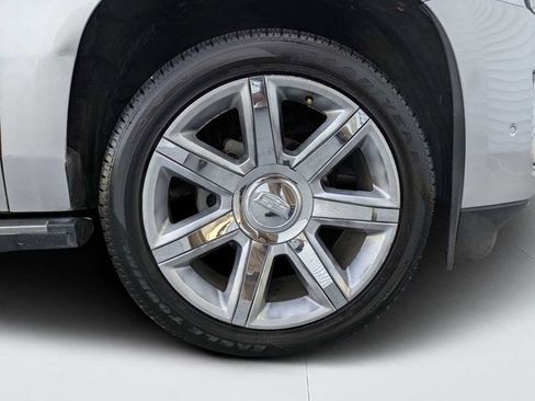 Used 2018 Cadillac Escalade Premium Luxury AWD/4WD image 10