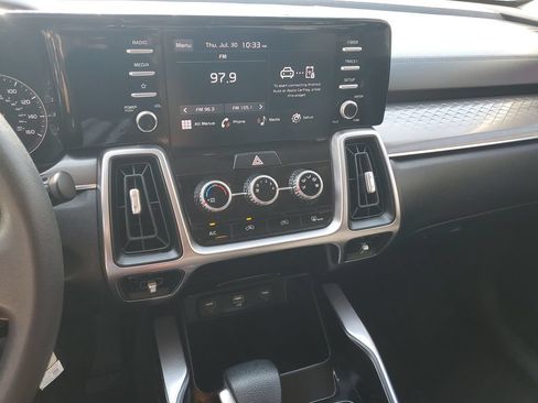 Certified 2023 Kia Sorento LX AWD/4WD image 16