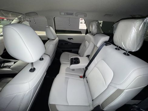 New 2026 Nissan Pathfinder SL image 19