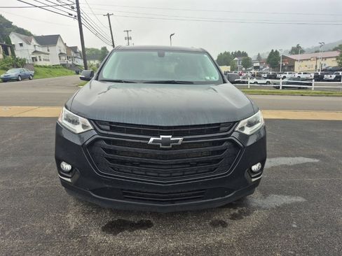 Used 2020 Chevrolet Traverse LT w/ LPO, Blackout Package AWD/4WD image 2