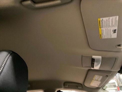 Used 2025 Nissan Pathfinder S image 23