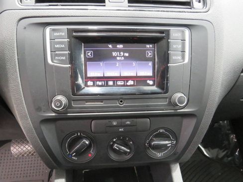 Used 2016 Volkswagen Jetta S image 16