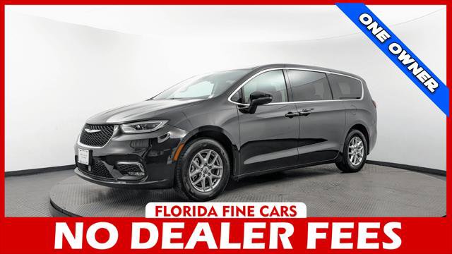 Used 2023 Chrysler Pacifica Touring-L FWD image 1