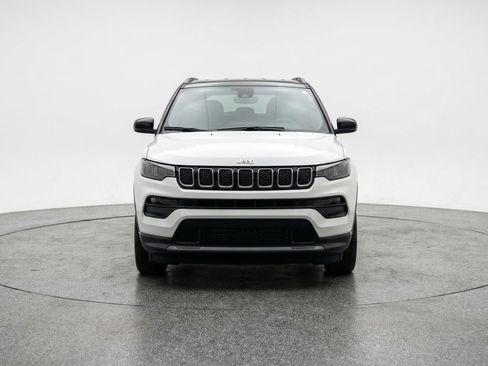 Used 2025 Jeep Compass Limited AWD/4WD image 2