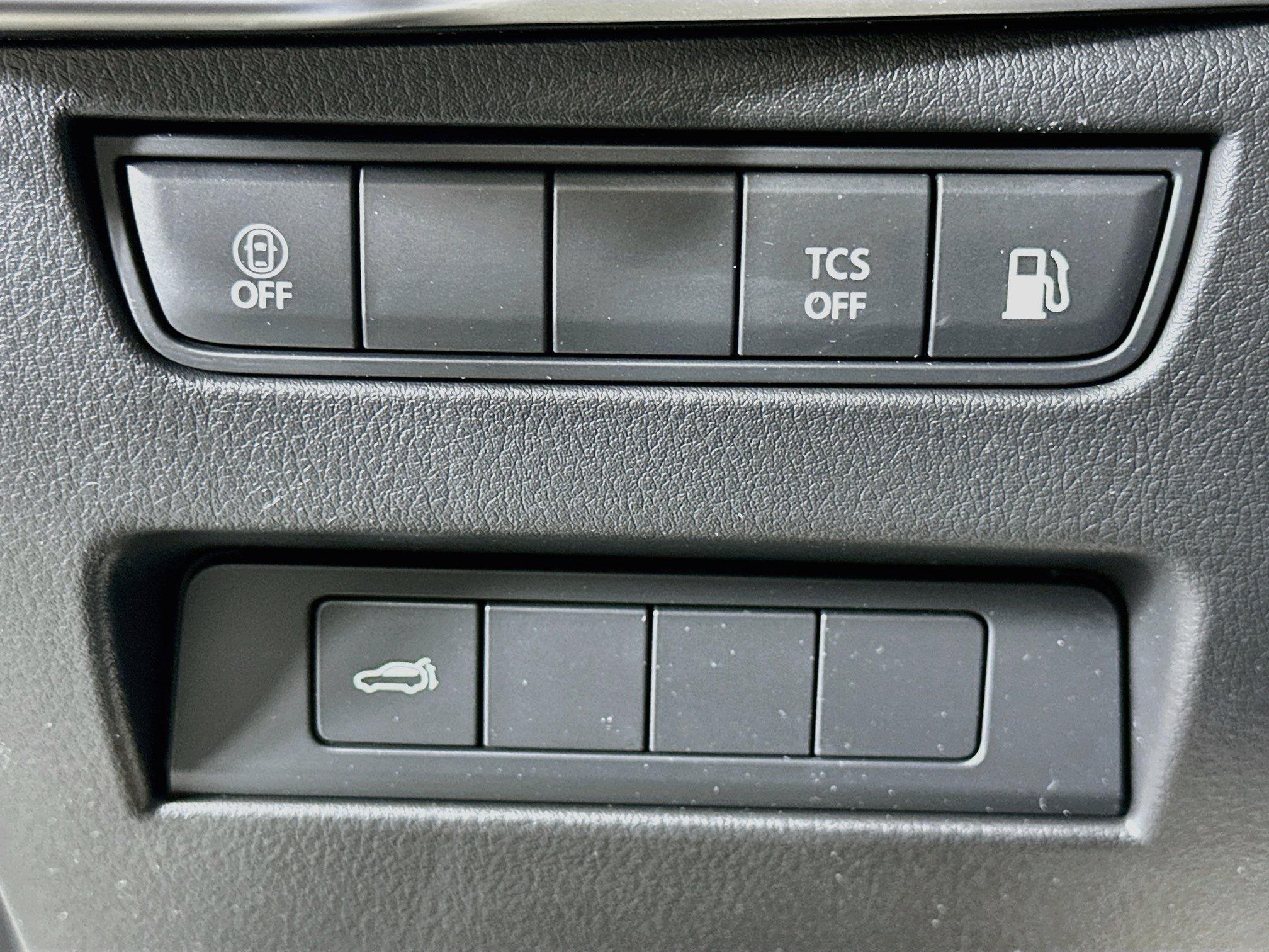 Used 2024 MAZDA CX-90 Plug-In Hybrid w/ Preferred AWD/4WD image 17