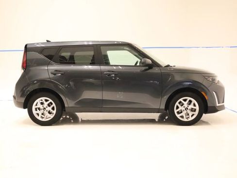 Used 2025 Kia Soul LX w/ LX Technology Package FWD image 3