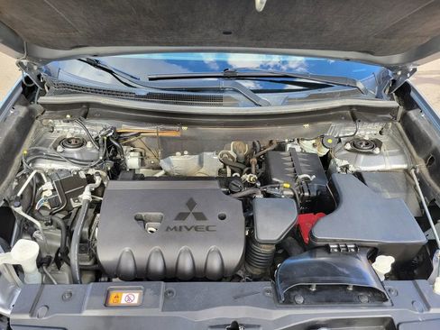 Used 2020 Mitsubishi Outlander SEL image 16