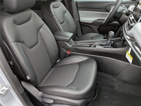 New 2026 Jeep Compass Latitude AWD/4WD image 32