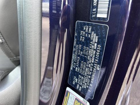 New 2026 Kia Carnival EX FWD image 23