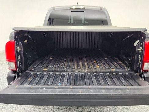 Used 2018 Toyota Tacoma SR5 image 21