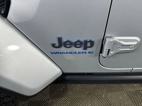 Used 2024 Jeep Wrangler Unlimited Rubicon 4xe AWD/4WD image 10
