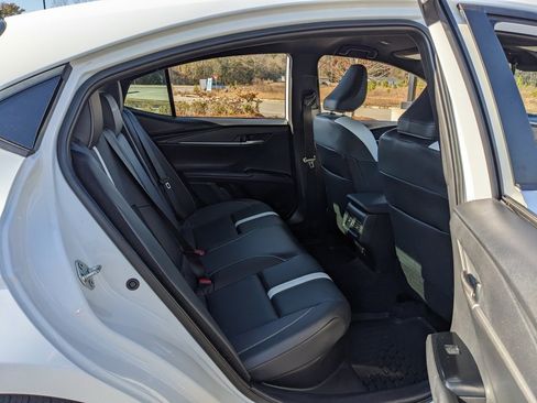 Used 2025 Toyota Camry SE image 41