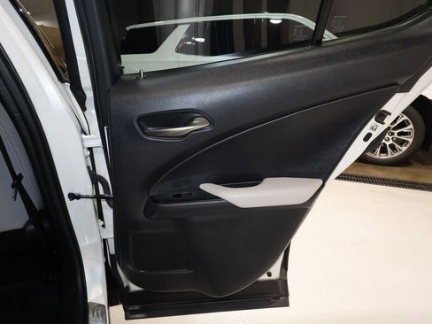 Used 2022 Lexus UX 200 w/ Premium Package image 19