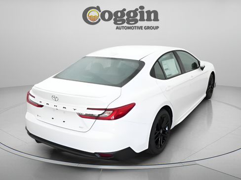 Used 2026 Toyota Camry SE w/ Multimedia Upgrade Package FWD image 8