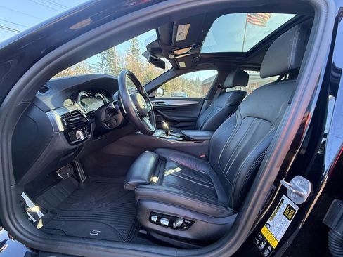 Used 2018 BMW M550i xDrive image 9