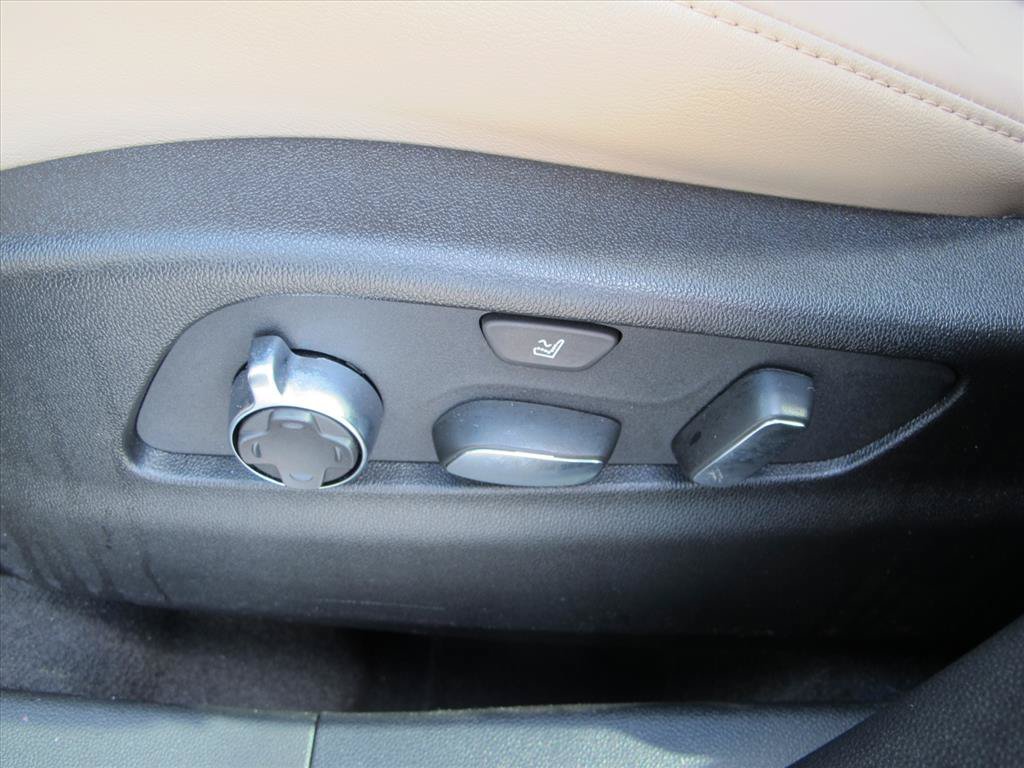 Used 2024 Cadillac XT4 Premium Luxury w/ Technology Package FWD image 11