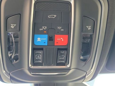 New 2026 Jeep Grand Cherokee Altitude image 28