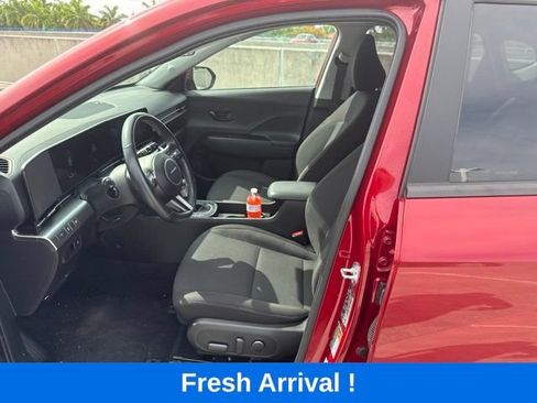 Used 2025 Hyundai Kona SEL FWD image 2