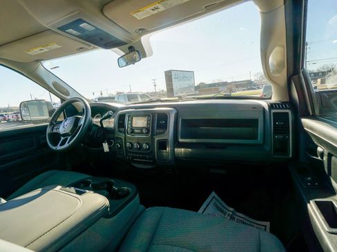 Used 2018 RAM 2500 Tradesman w/ Chrome Appearance Group image 17