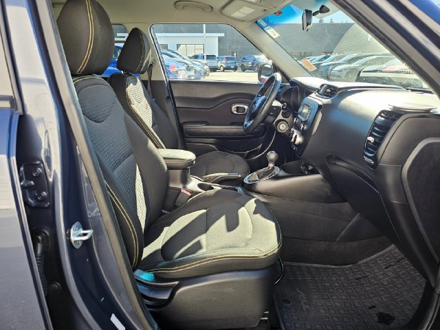 Used 2015 Kia Soul + FWD image 12
