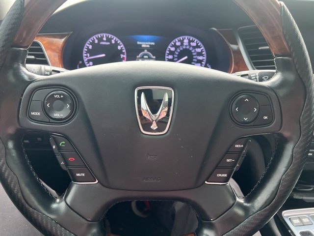 Used 2014 Hyundai Equus Signature RWD image 16