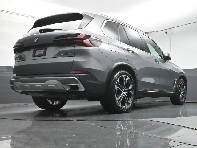 Used 2026 BMW X5 xDrive40i w/ Climate Comfort Package AWD/4WD image 40
